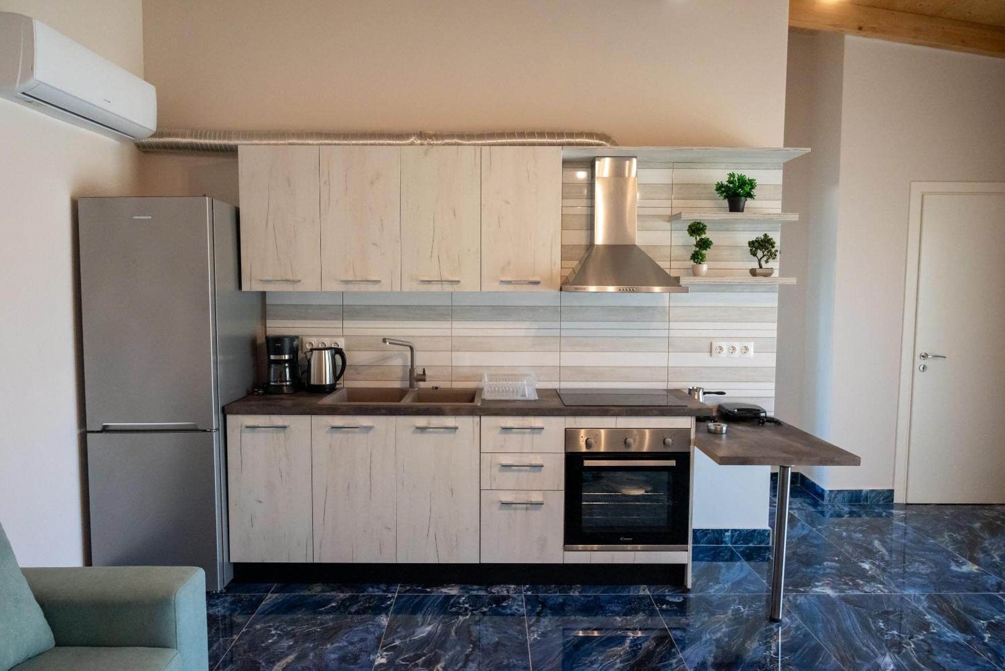 Paradise Apartments Artemida Екстериор снимка