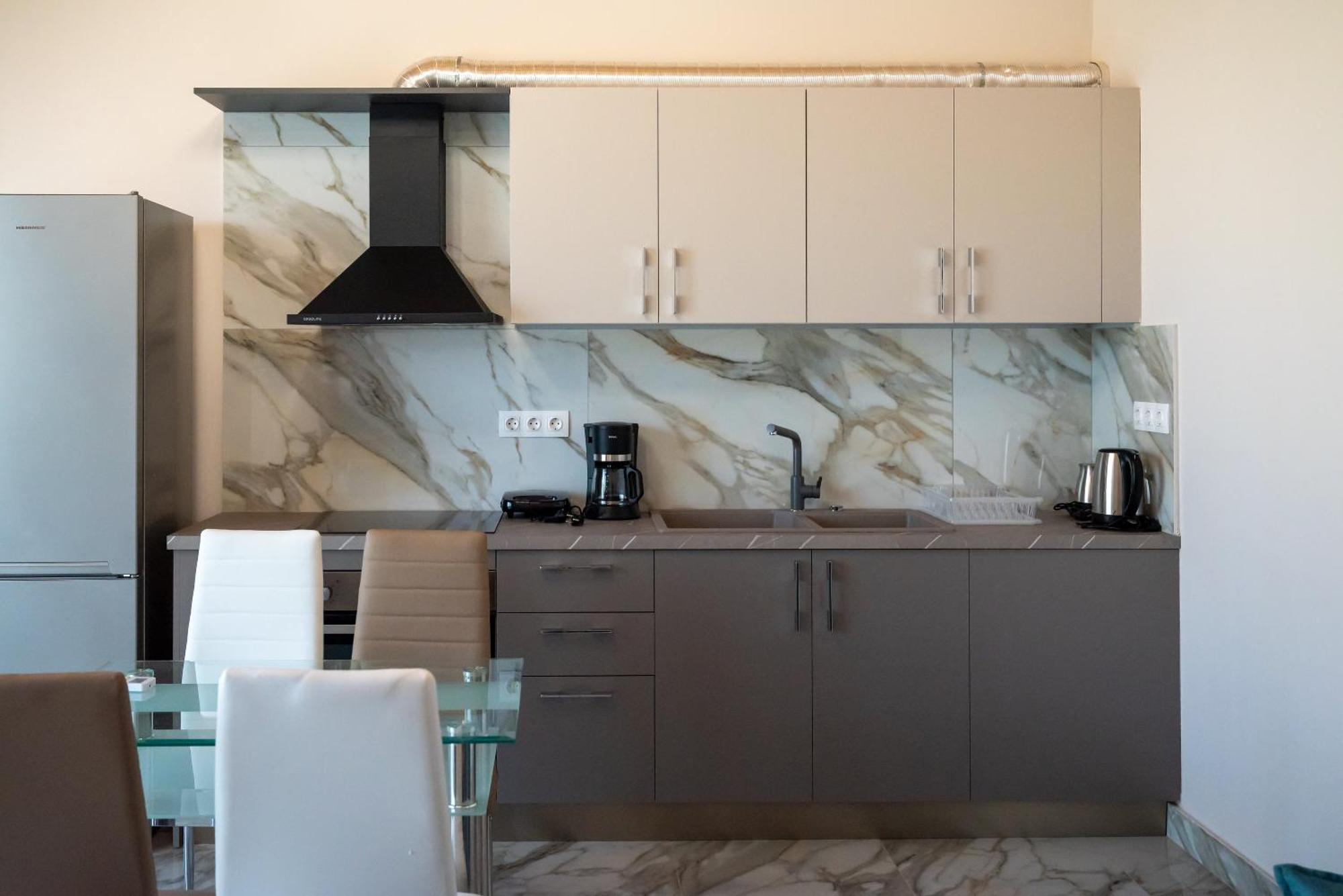 Paradise Apartments Artemida Екстериор снимка
