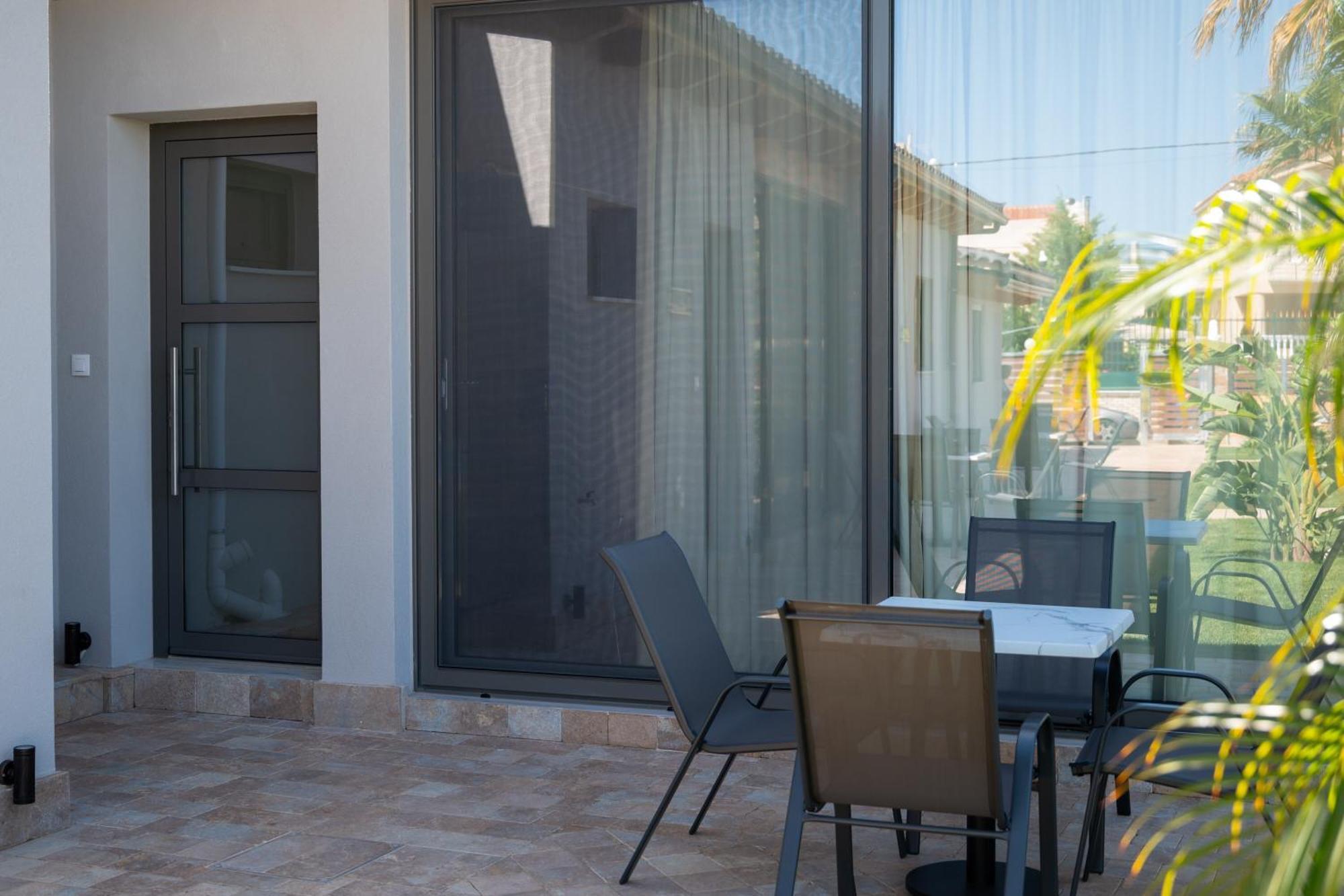 Paradise Apartments Artemida Екстериор снимка