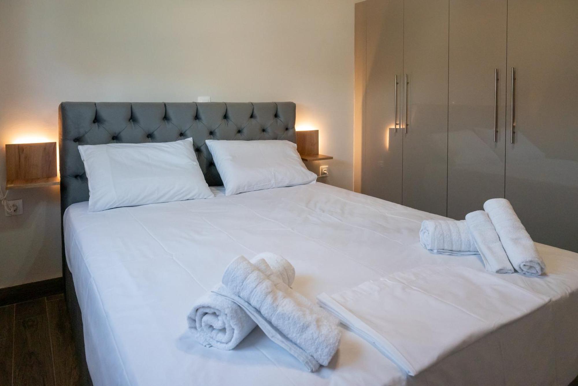 Paradise Apartments Artemida Екстериор снимка
