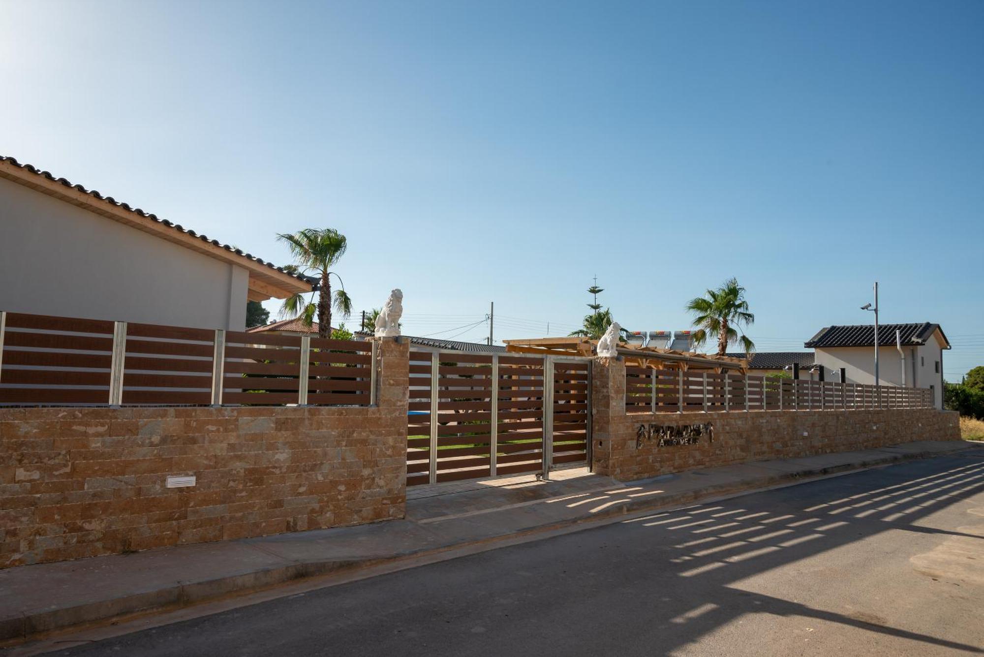 Paradise Apartments Artemida Екстериор снимка